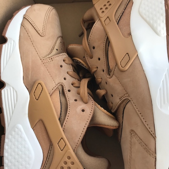 Sold !!Nike Air Huarache man size 9.5 med brown 👟 - Picture 6 of 8
